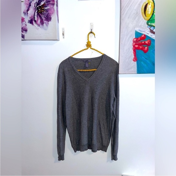 H&M V Neck Knit Sweater- Small PTP 19.5 inch - Picture 2 of 5